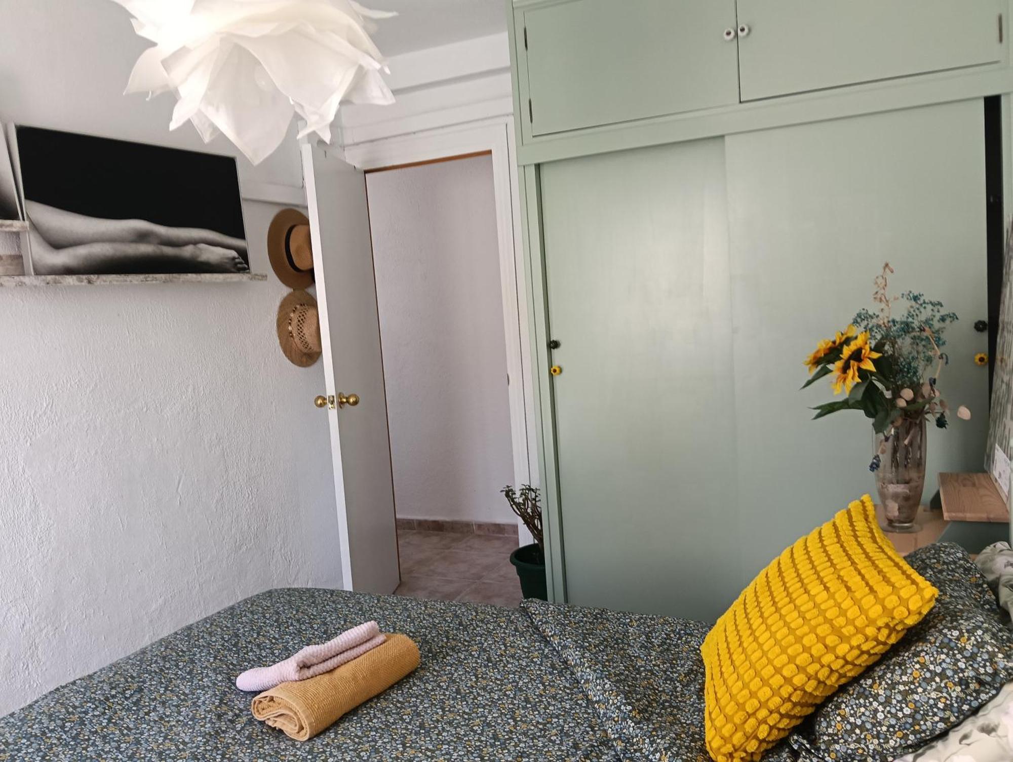Coty'S Beach, Habitaciones En Casa Compartida 베날마데나코스타 외부 사진